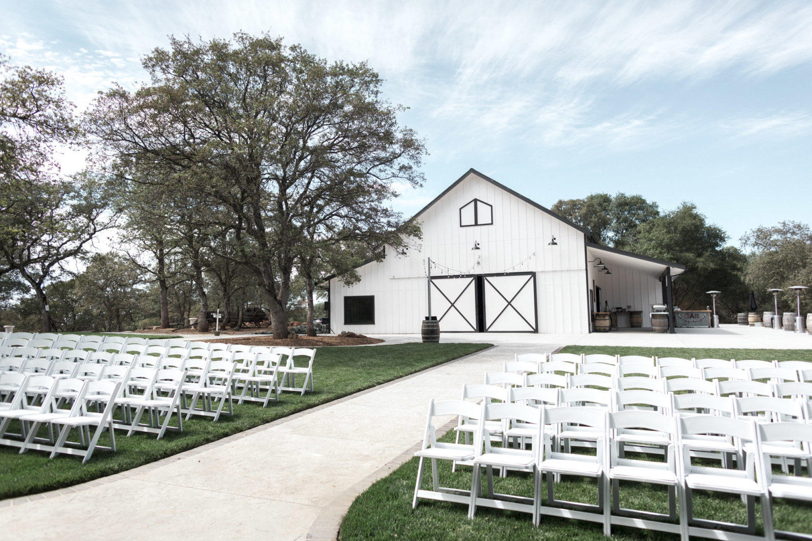 white barn wedding venue in browns valley california